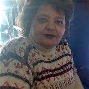 Profesora dicta clases para niños y adultos